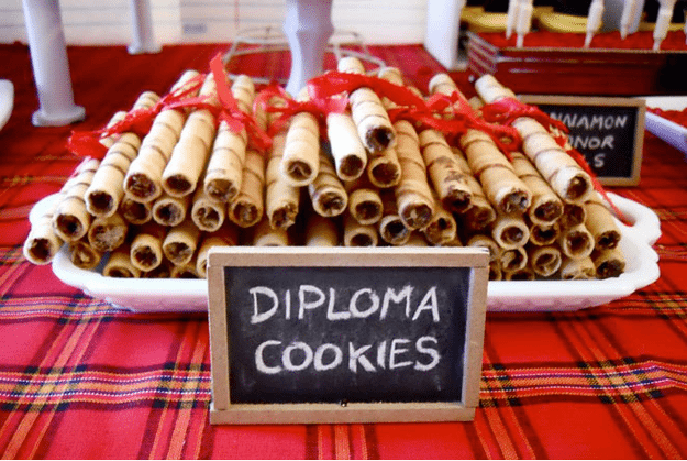 Diploma Pirouette cookies or Swiss rolls